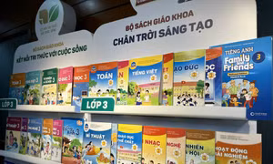 Giới thiệu sách giáo khoa mới lớp 3, lớp 7, lớp 10 tới tất cả các địa phương trên cả nước