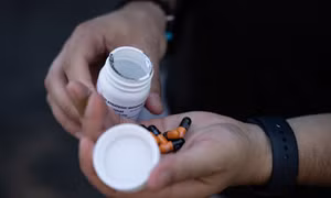 Thuốc Tecovirimat được sử dụng để điều trị bệnh đậu mùa khỉ, tại New York, Mỹ, ngày 19/7/2022. Ảnh: AFP/ TTXVN