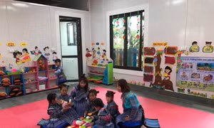 Điểm trường giúp hơn 60 học sinh mầm non ở thôn Ngải Phóng Chồ có điều kiện học tập tốt hơn. Ảnh: Hương Thu - TTXVN