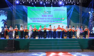 Khai mạc Hội chợ nông nghiệp và triển lãm sản phẩm OCOP vùng Trung du, miền núi phía Bắc 2022