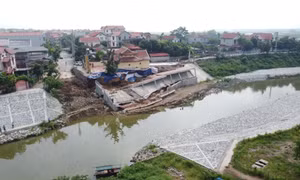 Vĩnh Phúc: Khẩn trương xử lý sự cố sập bờ kè sông Phó Đáy