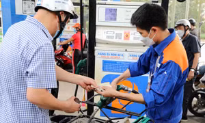 Giá xăng dầu giảm mạnh từ 16h chiều nay
