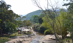 Tiềm ẩn nhiều nguy cơ từ việc "bê tông hóa" tại các điểm du lịch dọc bờ sông Luông Đông, Đà Nẵng