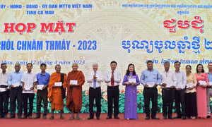 Bí thư Trung ương Đảng Đỗ Văn Chiến dự họp mặt nhân dịp Tết Chôl Chnăm Thmây tại Cà Mau