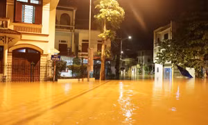 Mưa lớn gây nhiều thiệt hại tại Yên Bái, tạm dừng chạy tàu tuyến Hà Nội - Lào Cai