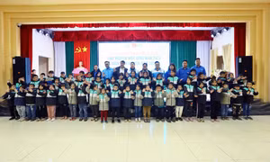 Chia sẻ khó khăn với người dân vùng sâu, vùng xa, khu vực biên giới tỉnh Sơn La