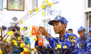 Thăm, chúc Tết cán bộ, chiến sỹ và nhân dân đảo Song Tử Tây