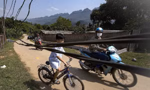 Tiềm ẩn rủi ro từ hệ thống lưới điện nông thôn tạm bợ, xuống cấp ở Hòa Bình