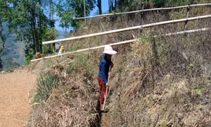 Người dân vùng cao Mường Khương đang đợi nước để sản xuất lúa Mùa. Ảnh: baolaocai.vn