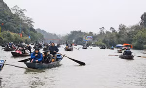  Tưng bừng khai hội chùa Hương