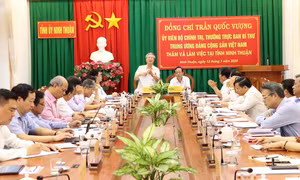Đồng chí Trần Quốc Vượng thăm, làm việc tại Ninh Thuận