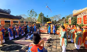 Trình diễn nhã nhạc cung đình tại Lễ dựng nêu trong Hoàng cung Huế vào dịp Tết Nguyên đán. Ảnh: Tường Vi - TTXVN