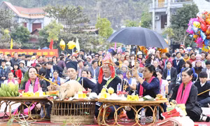 Lễ tế thần sông nước của người Thái ở Mường Lay (Điện Biên) mang đậm bản sắc văn hóa “Người Thái ăn theo nước”. Ảnh: Xuân Tư - TTXVN