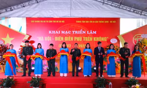 Cắt băng khai mạc triển lãm chuyên đề “Hà Nội - Điện Biên Phủ trên không” (12/1972 - 12/2022).