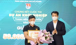 Thí sinh Lương Văn Trường giành giải Nhất cuộc thi Khởi nghiệp thanh niên nông thôn năm 2021