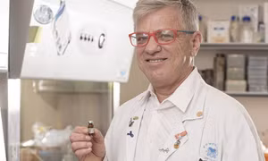 Giáo sư Nadir Arber, người sáng chế ra thuốc trị COVID-19 EXO-CD24. Ảnh: ynetnews.com 