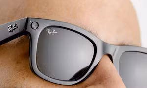 Kính râm "thông minh" Ray-Ban Stories. Ảnh: nytimes.com