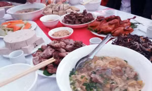 Tìm nguyên nhân vụ hơn 90 người nghi bị ngộ độc thực phẩm sau khi ăn cỗ cưới ở Sìn Hồ