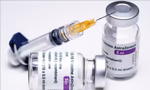 Vaccine phòng COVID-19 của hãng AstraZeneca. Ảnh: AFP/TTXVN