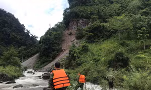 Tìm thấy thi thể nạn nhân bị lũ cuốn khi lái xe qua đập tràn ở Bắc Mê