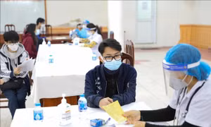 Thủ tướng Chính phủ yêu cầu thần tốc hơn nữa trong thực hiện chiến dịch tiêm chủng vaccine