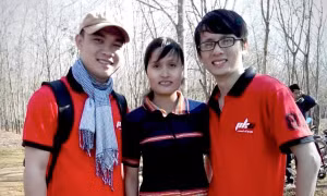 Chị H’Ken (giữa) trong một chương trình tình nguyện tại xã Ia Ka (huyện Chư Păh). Ảnh: baogialai.com.vn