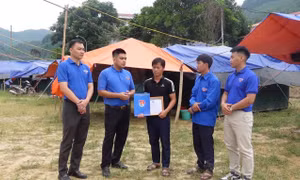 Trưởng thôn trẻ Ma Seo Chứ năng động, quyết đoán, giúp dân bản bình yên vượt qua bão lớn
