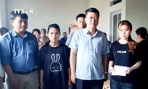 Thăm hỏi, hỗ trợ gia đình 2 nữ nạn nhân bị lũ cuốn trôi khi đi qua tràn suối ở Bắc Quang