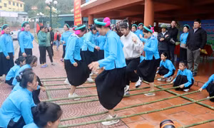 Đồng bào vùng cao Đại Dực (Quảng Ninh) vui Tết sớm, mừng quê hương đổi mới 