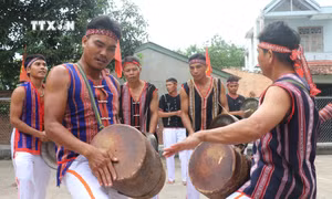 Già làng, người có uy tín cùng quản lý du lịch cộng đồng ở nơi “Trống đôi, cồng ba, chiêng năm”