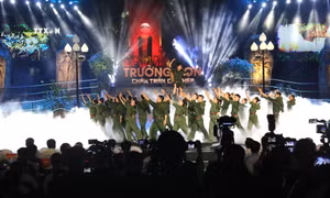 Hào hùng Chương trình nghệ thuật đặc biệt “Trường Sơn - Chân trần chí thép”