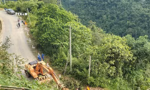 Quốc lộ 4H sạt lở lớn, chia cắt Lai Châu và Điện Biên