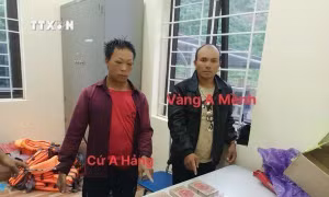 Bắt quả tang hai đối tượng vận chuyển 6 bánh heroin