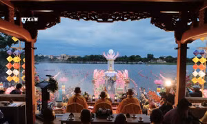 Thừa Thiên - Huế: Lễ hội hoa đăng trên sông Hương