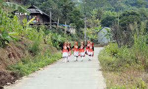 Giao thông mở hướng phát triển kinh tế mới cho vùng biên Phong Thổ