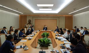 Phó Thủ tướng Trần Hồng Hà yêu cầu khẩn trương tháo gỡ khó khăn, vướng mắc trong xuất bản, phát hành sách giáo khoa tiếng dân tộc thiểu số. Ảnh: baochinhphu.vn
