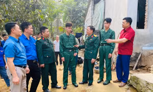 Hai anh em song sinh người Mường tình nguyện nhập ngũ