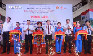 Khai mạc triển lãm tranh, ảnh du lịch 6 tỉnh Việt Bắc