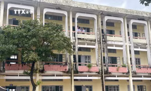 Trường học xuống cấp nghiêm trọng, giáo viên và học sinh bất an
