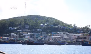 Một góc đảo Trí Nguyên, đảo thành phố Nha Trang, nơi được đầu tư đầy đủ vật chất, cơ sở y tế, phục vụ công tác chăm sóc sức khỏe ban đầu cho nhân dân. Ảnh: Phan Sáu - TTXVN