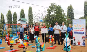 Chương trình tình nguyện mùa Đông đến với thiếu nhi vùng khó Đắk Lắk 
