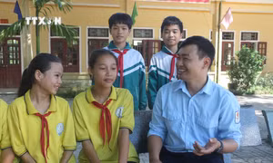 Thầy Hà Cảnh Dinh ươm mầm ước mơ cho trẻ vùng cao