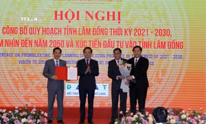 Phó Thủ tướng Trần Lưu Quang trao Quyết định phê duyệt Quy hoạch tỉnh Lâm Đồng thời kỳ 2021- 2030
