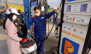 Giá xăng, dầu giảm nhẹ từ 15 giờ