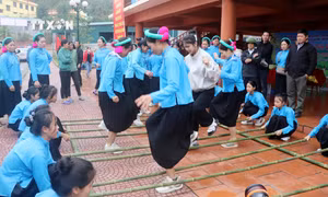 Đồng bào vùng cao Đại Dực (Quảng Ninh) vui Tết sớm, mừng quê hương đổi mới 