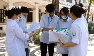 Thi tốt nghiệp Trung học Phổ thông từ 2025: Học sinh học chương trình nào thi theo chương trình đó