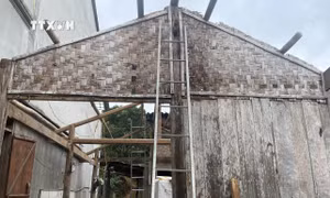 Tiếp tục xuất hiện dông lốc tại Bắc Kạn khiến hàng chục nhà bị tốc mái 