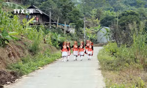 Giao thông mở hướng phát triển kinh tế mới cho vùng biên Phong Thổ