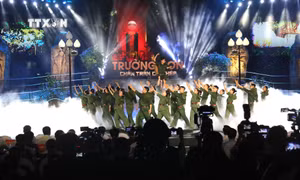 Hào hùng Chương trình nghệ thuật đặc biệt “Trường Sơn - Chân trần chí thép”