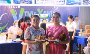 Khai mạc Lễ hội Tôm hùm Cam Ranh 2024 với chủ đề “Vịnh xanh bừng sáng”